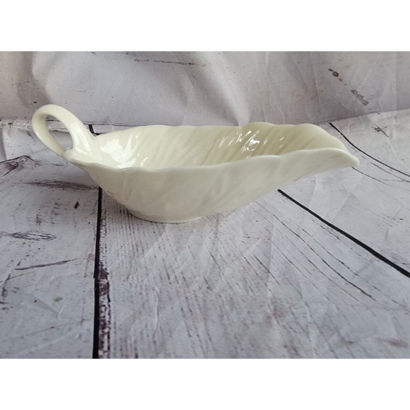Lenox Cabbage Leaf Gravy/Sauce Boat No Chips Or Cracks - Picture 1 of 7